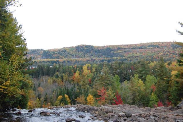 Domaine Le Bostonnais - Le Village En Bois Rond La Tuque Luaran gambar
