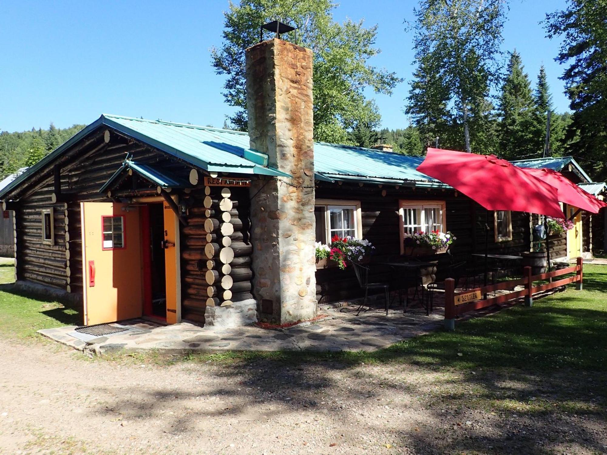 Domaine Le Bostonnais - Le Village En Bois Rond La Tuque Luaran gambar