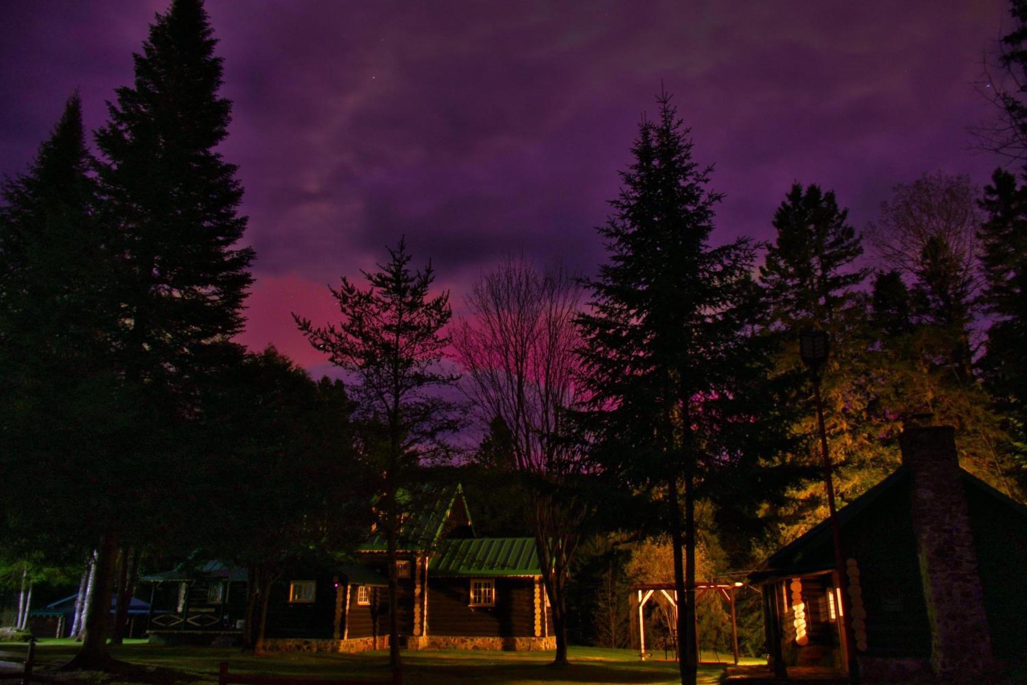 Domaine Le Bostonnais - Le Village En Bois Rond La Tuque Luaran gambar