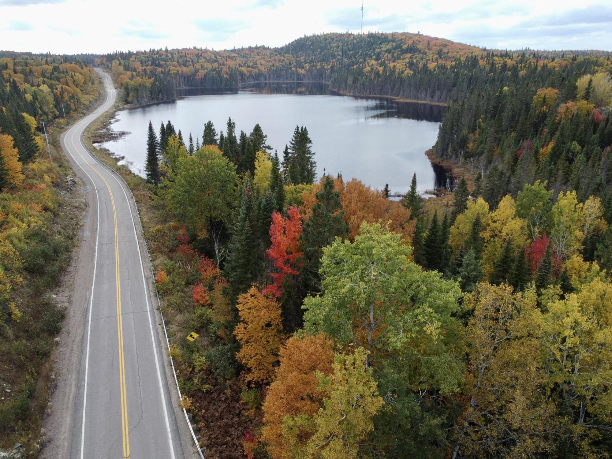 Domaine Le Bostonnais - Le Village En Bois Rond La Tuque Luaran gambar