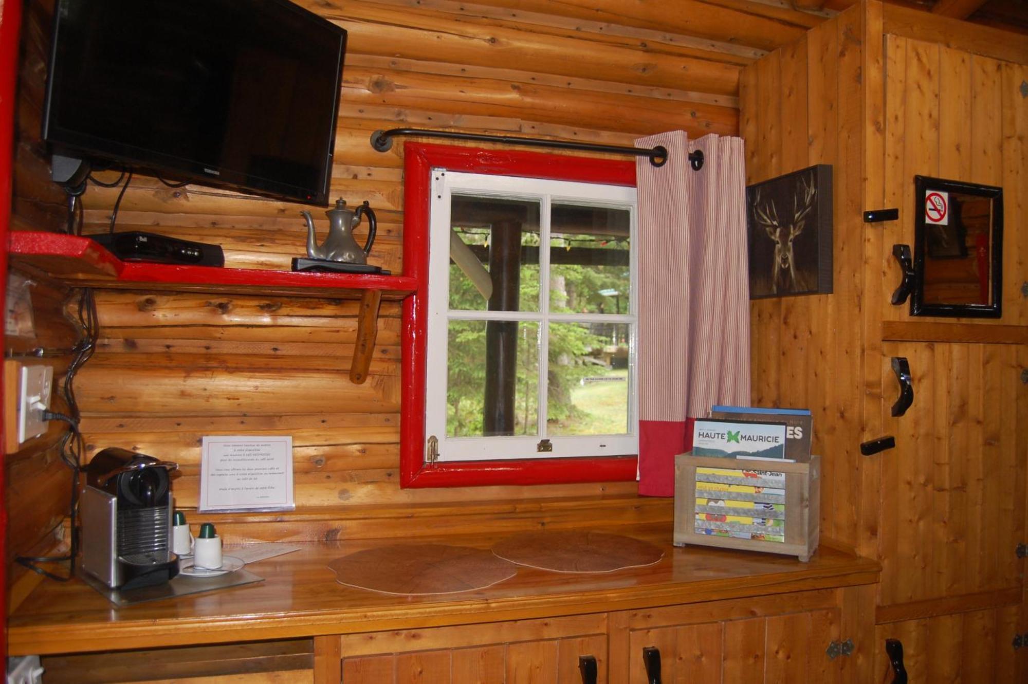 Domaine Le Bostonnais - Le Village En Bois Rond La Tuque Bilik gambar